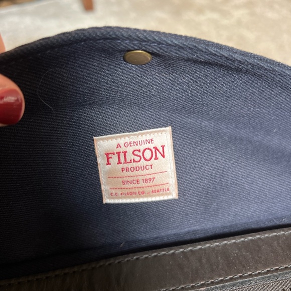 Filson Medium Navy Duffle - EUC - Picture 10 of 14